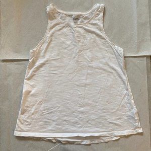 ⚪️white tank top⚪️